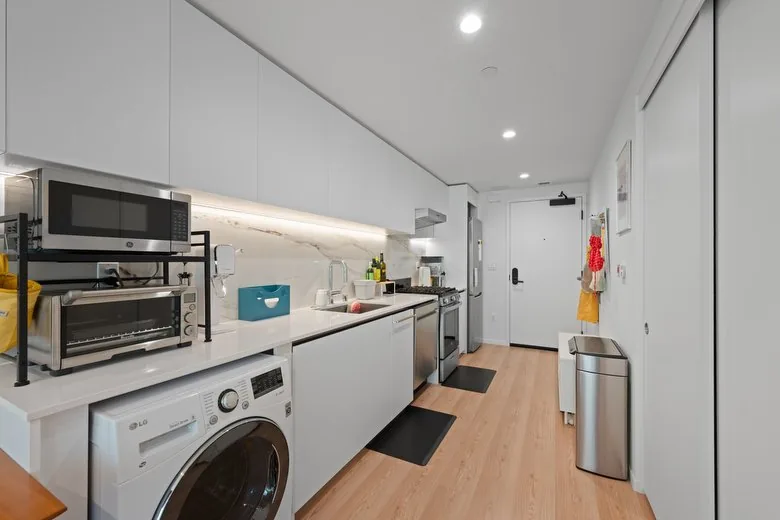 Photo 4 of 7 of 100 Duboce Avenue Unit 306