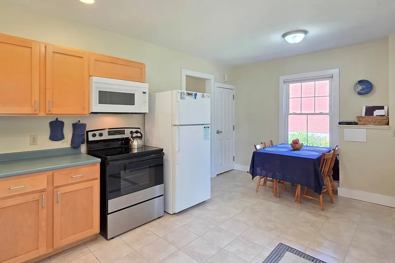 Photo 6 of 13 of 1114A Ethan Allen