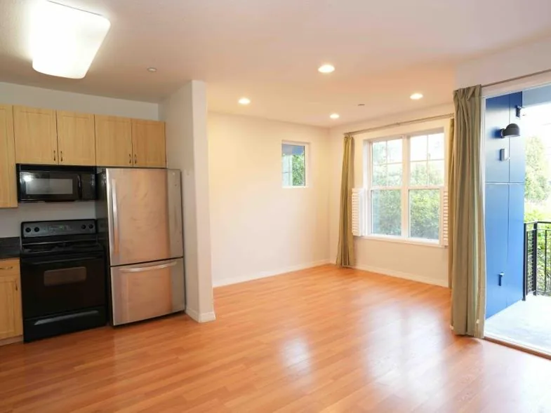 Photo 5 of 9 of 1121 40th Street #5102 below-market condo