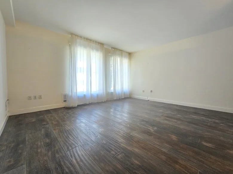 Photo 3 of 6 of 140 South Van Ness Ave Unit 341