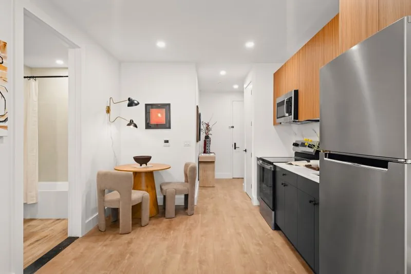 Photo 3 of 15 of 1832 Fulton Street Apartments