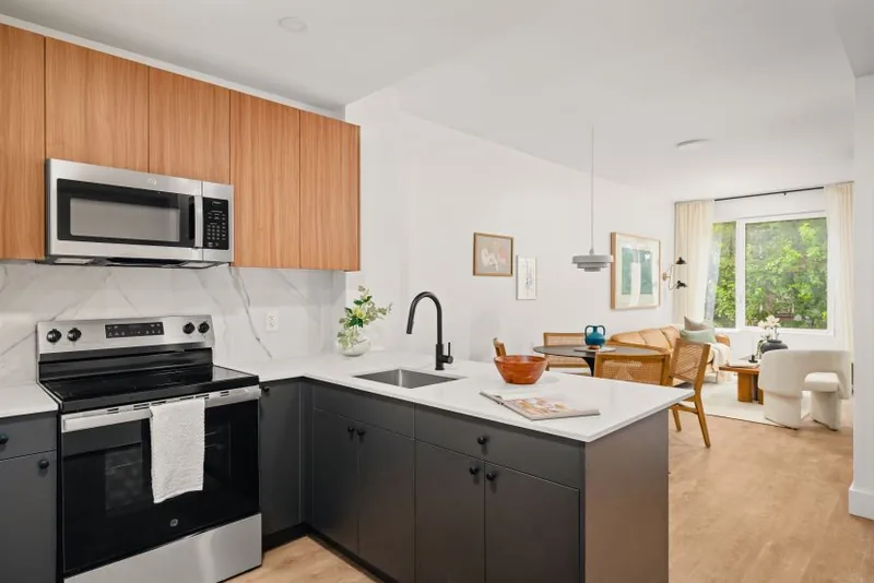Photo 4 of 15 of 1832 Fulton Street Apartments