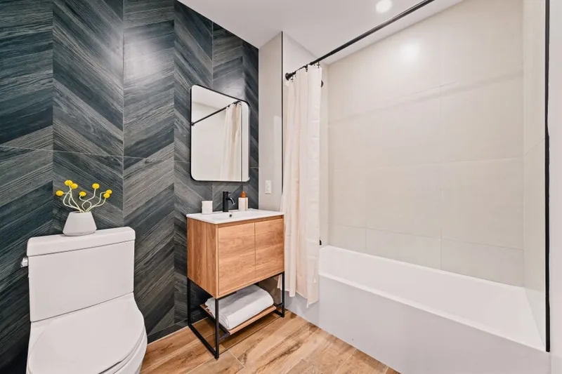 Photo 6 of 15 of 1832 Fulton Street Apartments