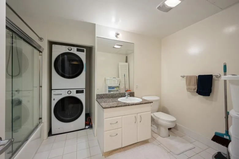 Photo 8 of 8 of 250 King Street Unit 518