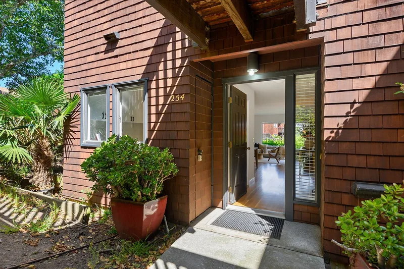 Photo 1 of 16 of 254 Headlands Ct below-market condo