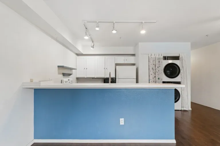 Photo 11 of 47 of 2610 Iris Avenue Unit 105