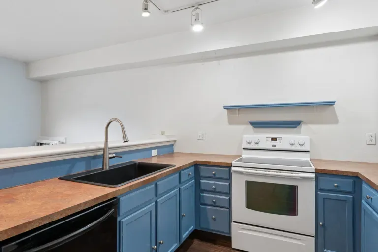Photo 7 of 47 of 2610 Iris Avenue Unit 105