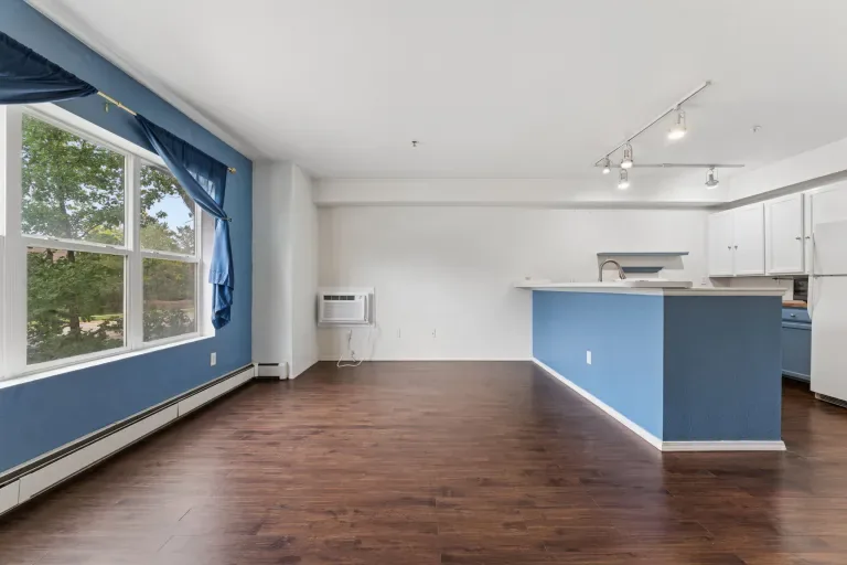 Photo 8 of 47 of 2610 Iris Avenue Unit 105