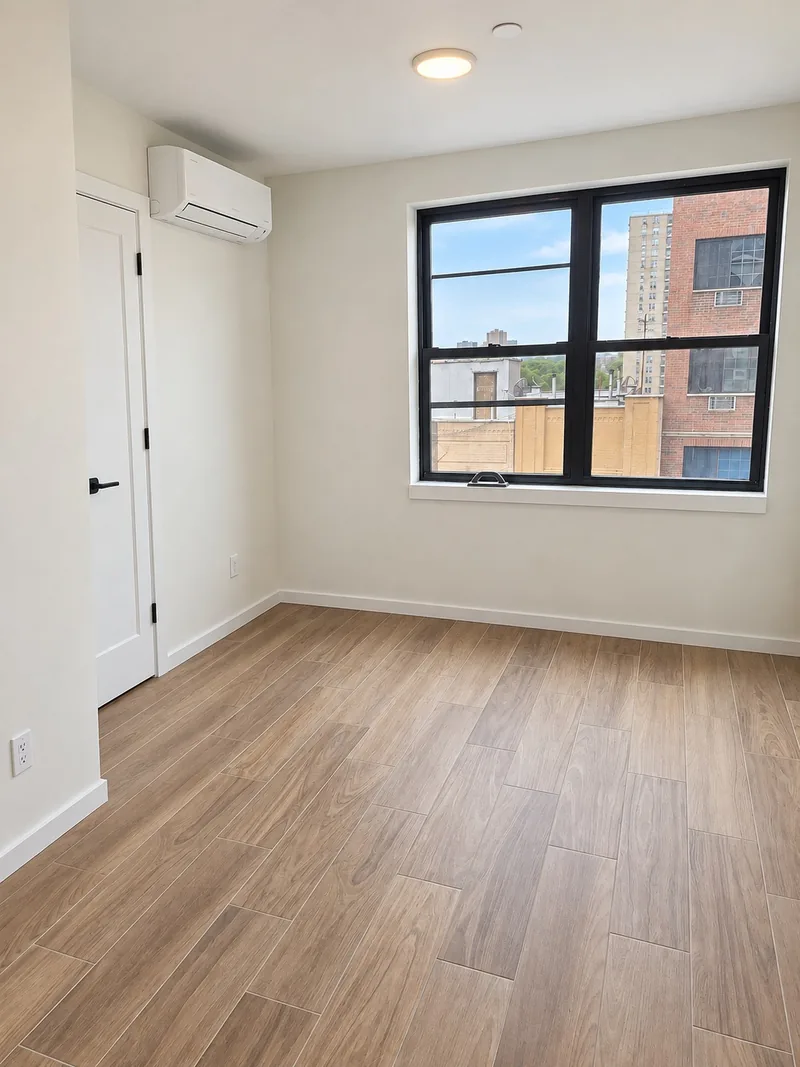 Photo 3 of 5 of 3180 Villa Avenue Apartments