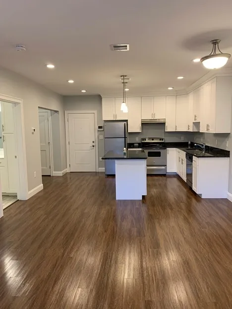 Photo 3 of 5 of 321 Washington Street