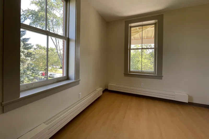 Photo 4 of 5 of 33 Ethan Allen Avenue
