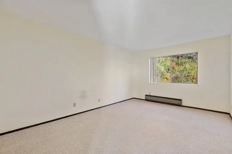 Photo 10 of 13 of 370 Monterey Blvd Unit 313