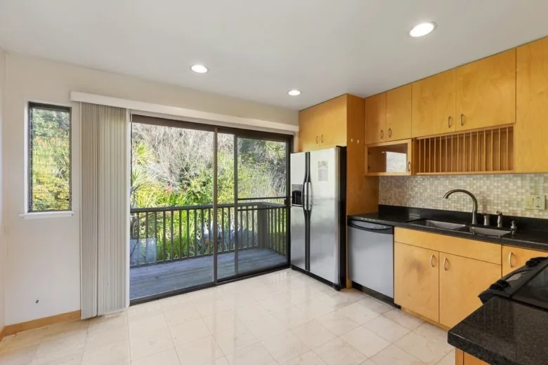 Photo 6 of 13 of 370 Monterey Blvd Unit 313