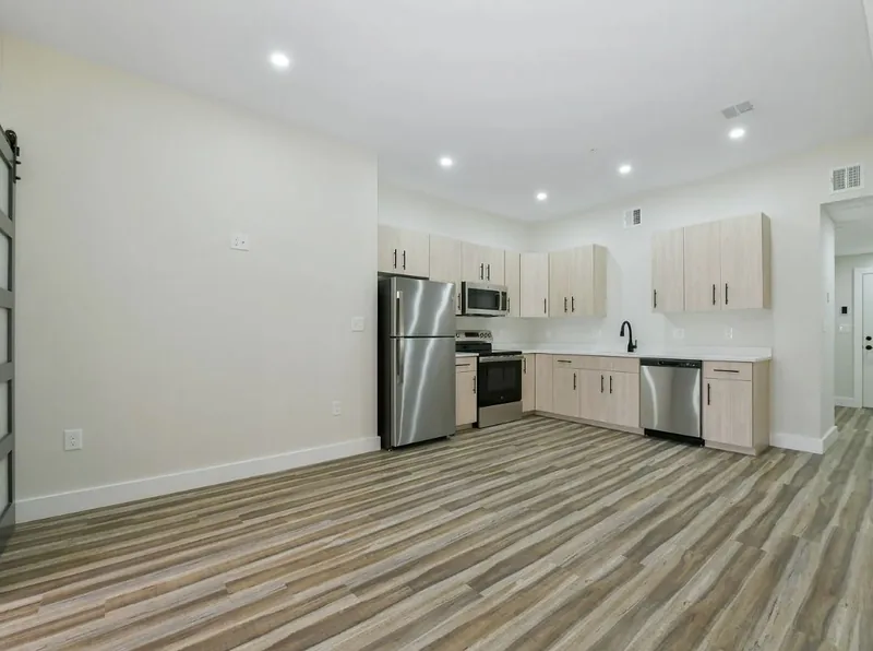 Photo 5 of 13 of 402-410 Washington Street