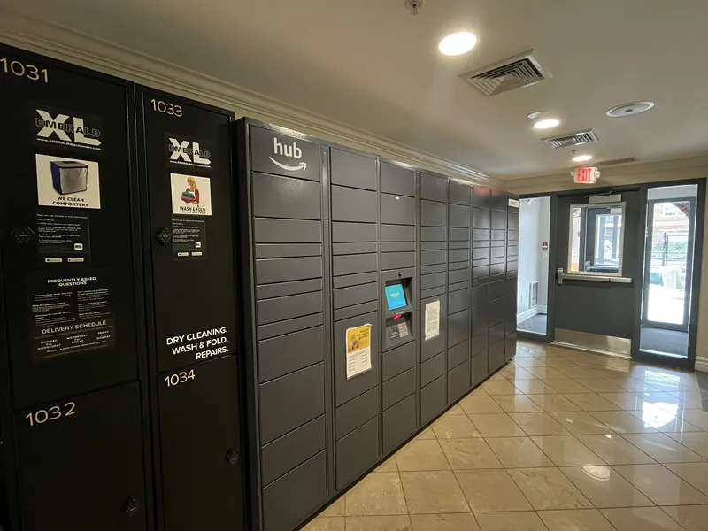 Photo 4 of 51 of 525 Linc