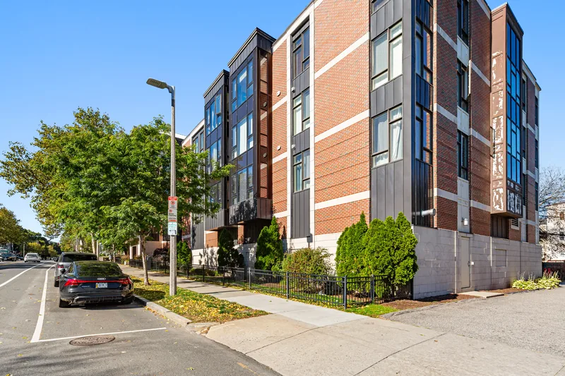 Photo 1 of 23 of 533 Cambridge Street Condominium