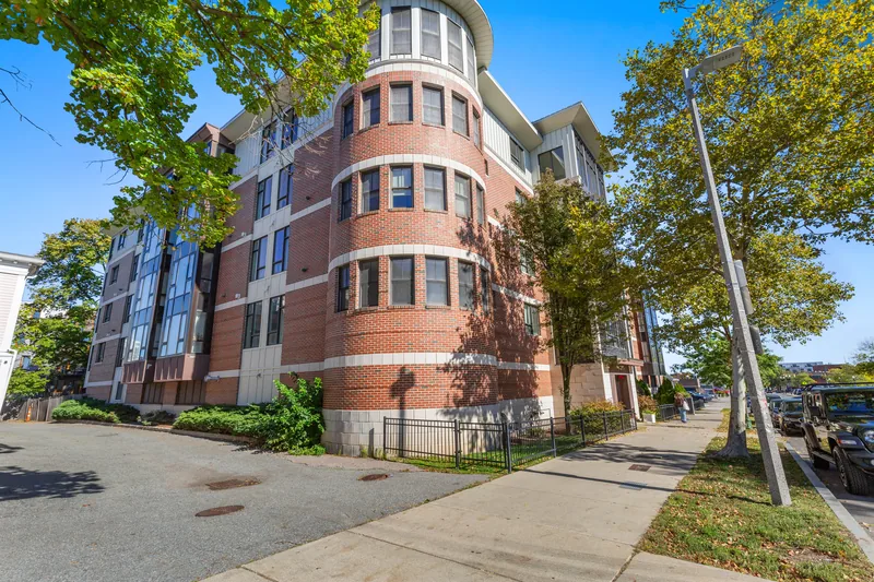 Photo 4 of 23 of 533 Cambridge Street Condominium