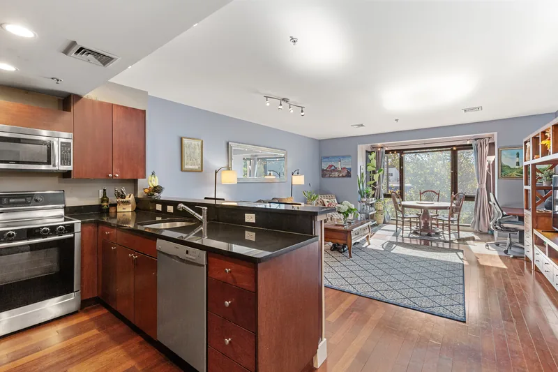 Photo 6 of 23 of 533 Cambridge Street Condominium