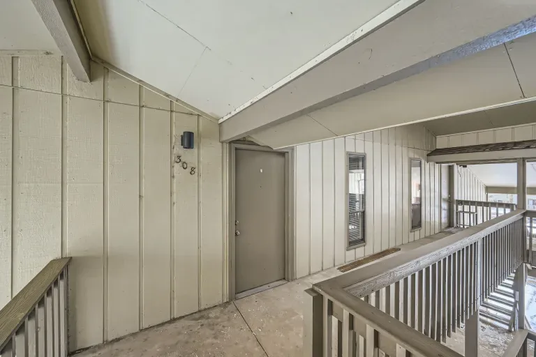 Photo 5 of 36 of 625 Manhattan Place Unit 308