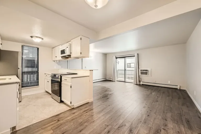 Photo 6 of 36 of 625 Manhattan Place Unit 308