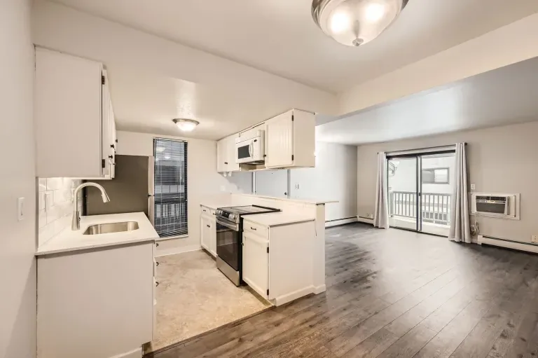 Photo 8 of 36 of 625 Manhattan Place Unit 308