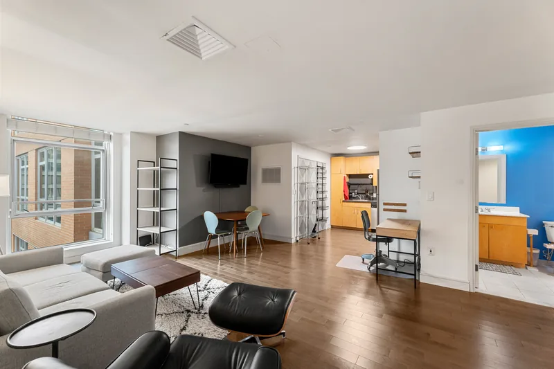 Photo 6 of 12 of 700 Harrison Ave