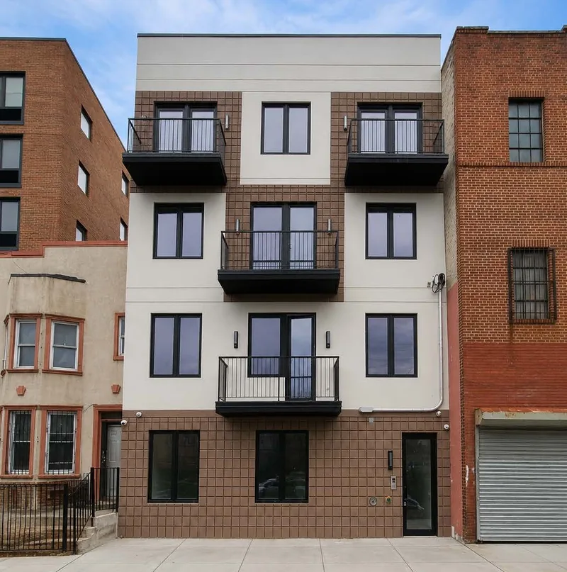 Photo 1 of 10 of 803 Glenmore Avenue Apartments