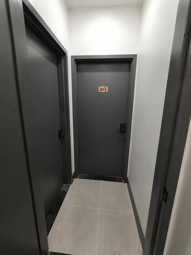 Photo 5 of 10 of 803 Glenmore Avenue Apartments