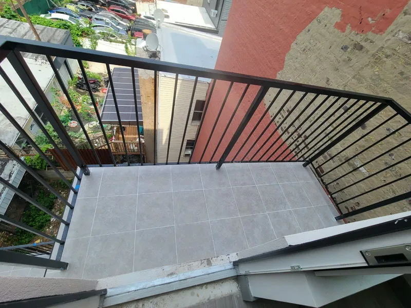 Photo 9 of 10 of 803 Glenmore Avenue Apartments