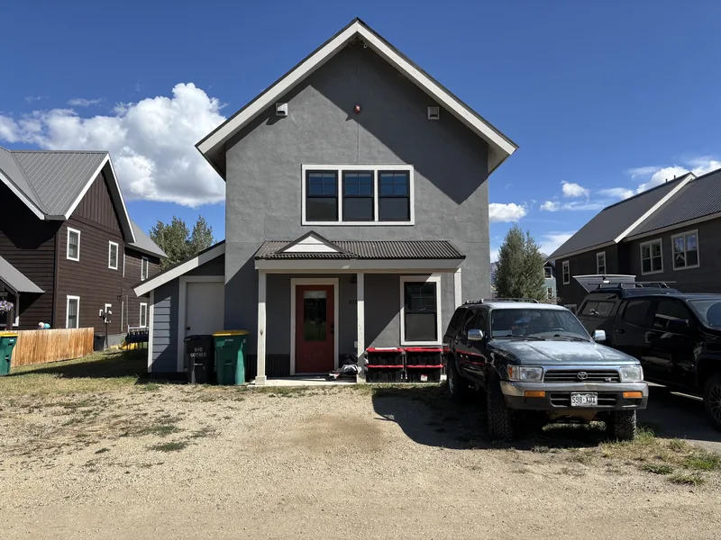 Photo 1 of 3 of 810 Gothic Avenue