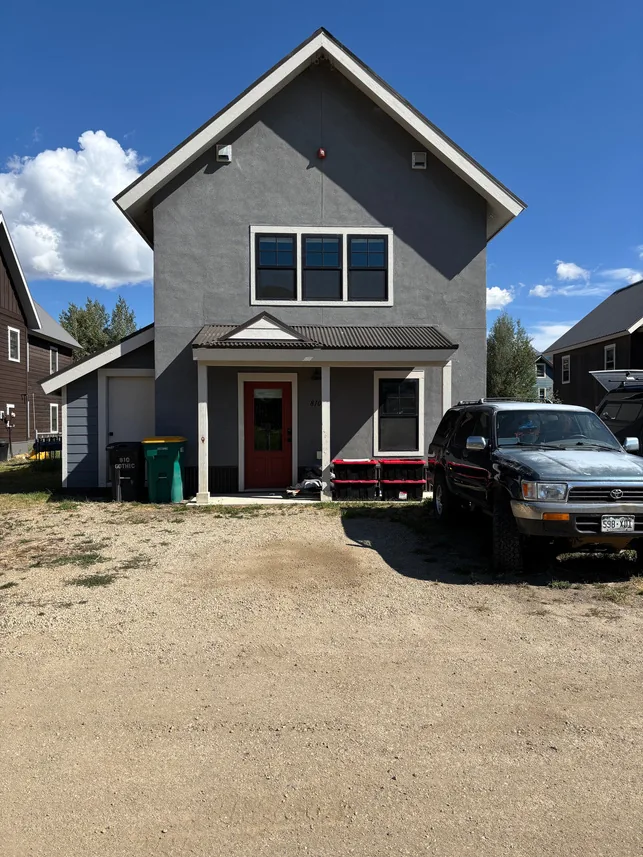 Photo 2 of 3 of 810 Gothic Avenue