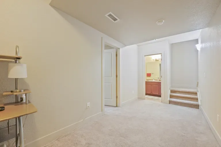 Photo 9 of 26 of 903 Rosewood Ave
