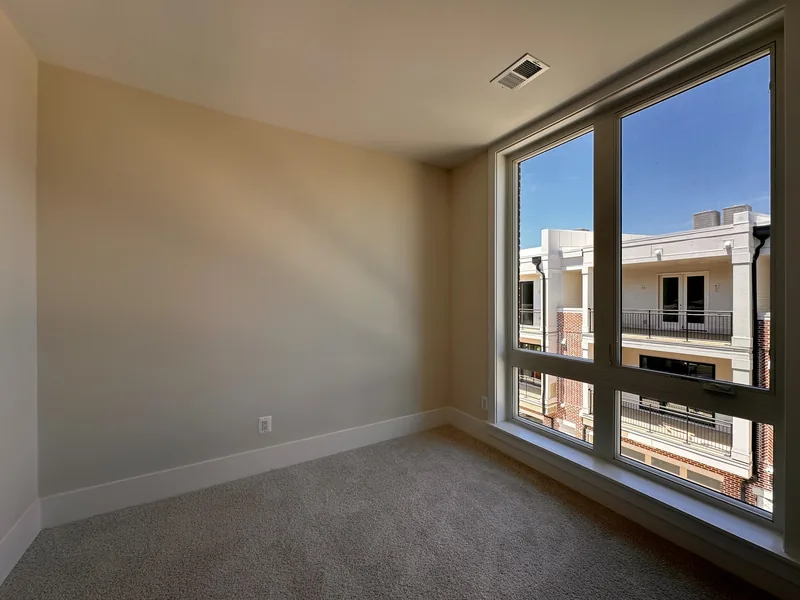 Photo 5 of 17 of Chain Bridge Estates - Upper Flat