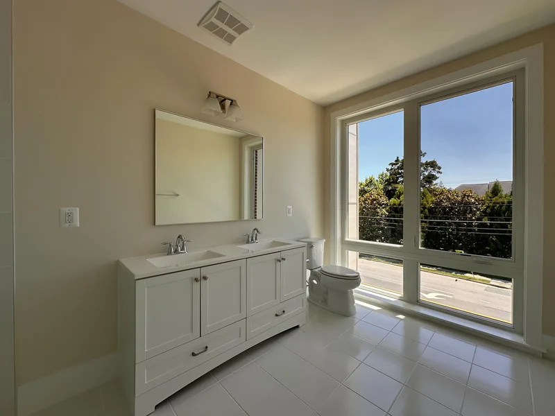 Photo 6 of 17 of Chain Bridge Estates - Upper Flat