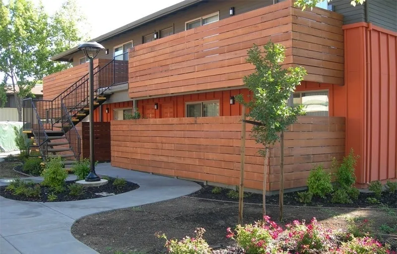 Photo 2 of 9 of Clarendon Apartments