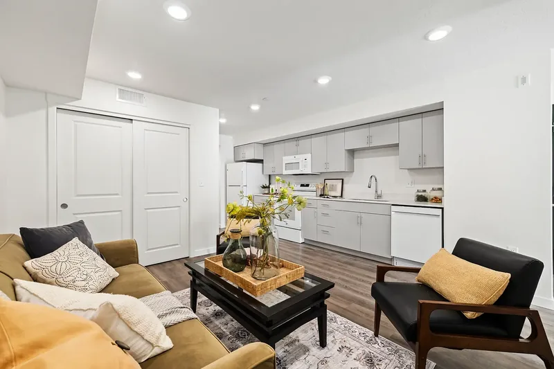Photo 3 of 12 of Falcons Landing Apartments