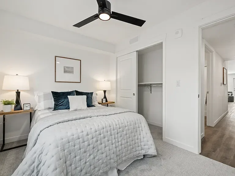 Photo 4 of 12 of Falcons Landing Apartments
