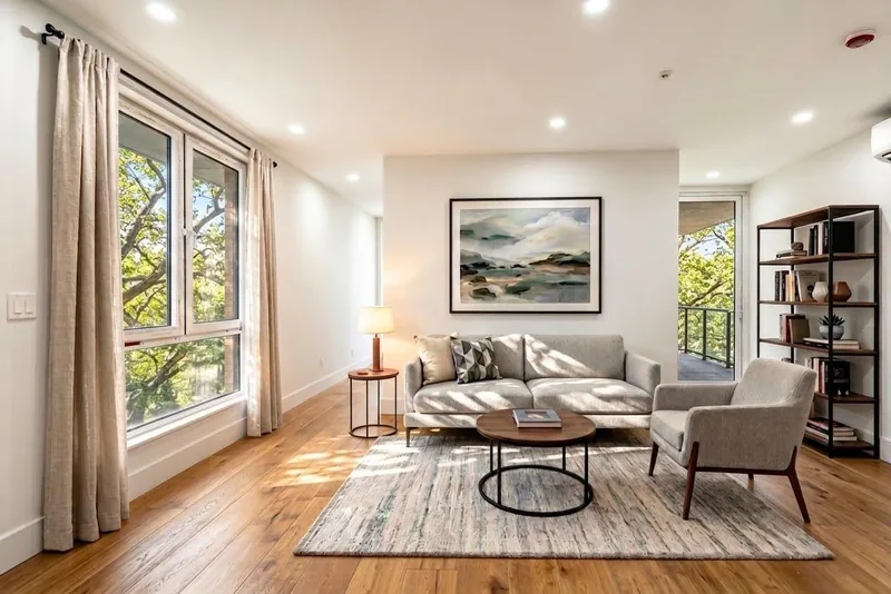 Photo 6 of 14 of Farragut Residences
