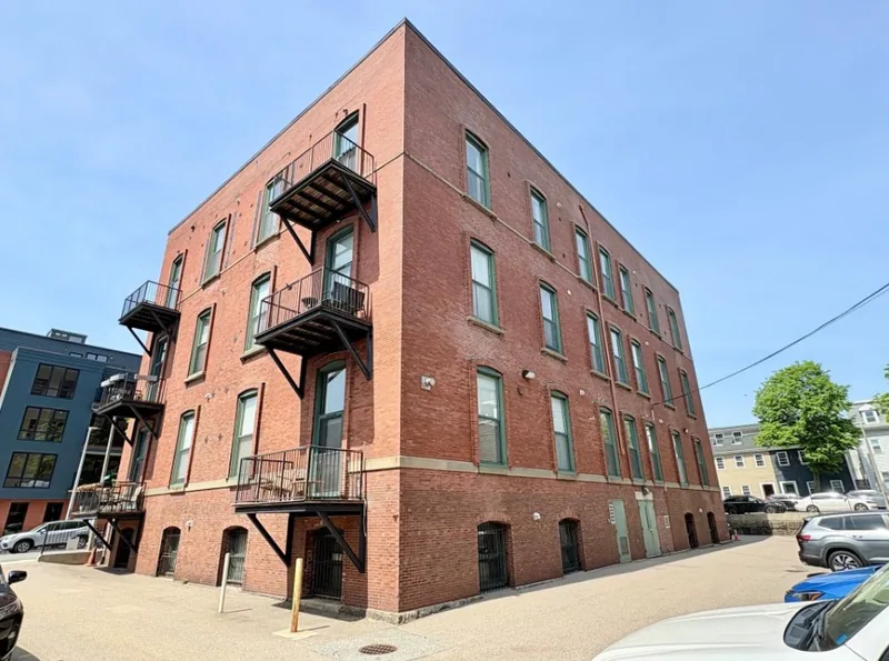 Photo 4 of 22 of Lawrence Place Condominium