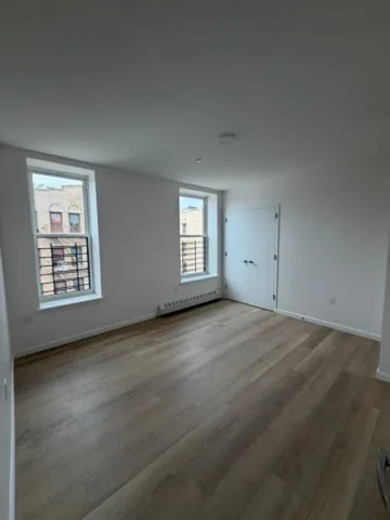 Photo 4 of 8 of Longfellow Marmion Apartments