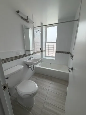 Photo 5 of 8 of Longfellow Marmion Apartments