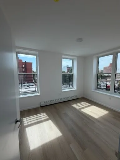 Photo 6 of 8 of Longfellow Marmion Apartments