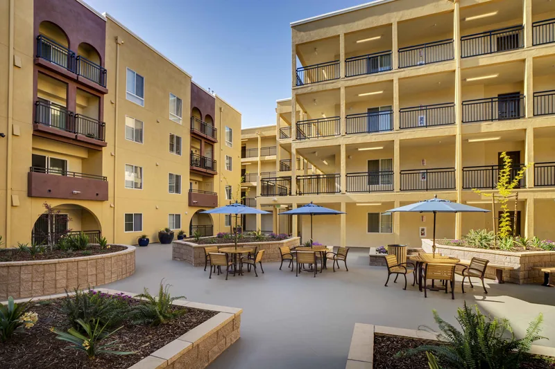 Photo 2 of 9 of Mayfair Court Apartments