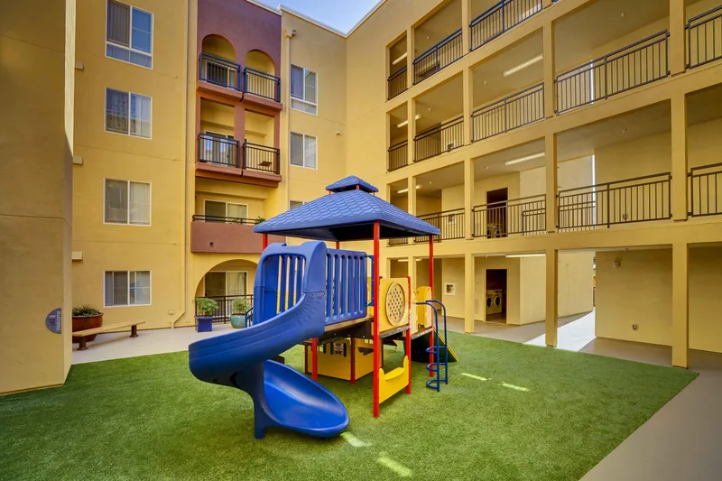 Photo 3 of 9 of Mayfair Court Apartments