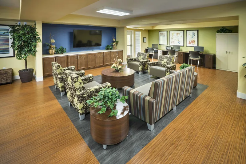 Photo 4 of 9 of Mayfair Court Apartments