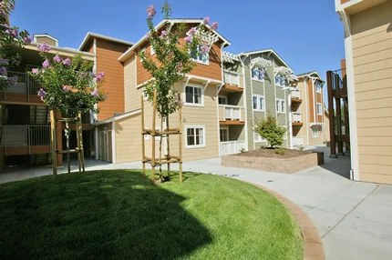 Photo 4 of 10 of Oak Tree Village Apartments