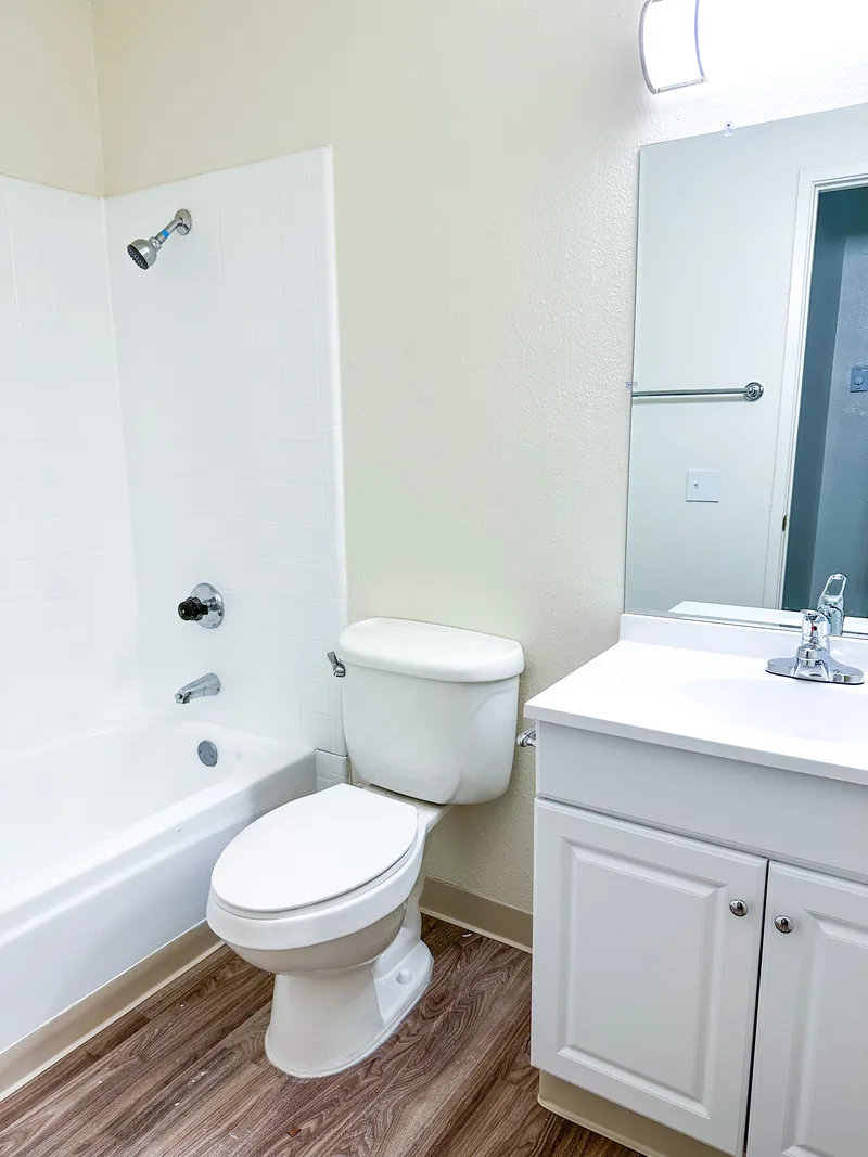 Photo 4 of 10 of Orchard Glen Apartments