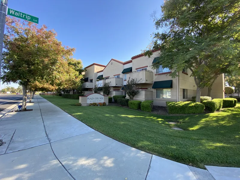 Photo 1 of 2 of Plaza Del Sol
