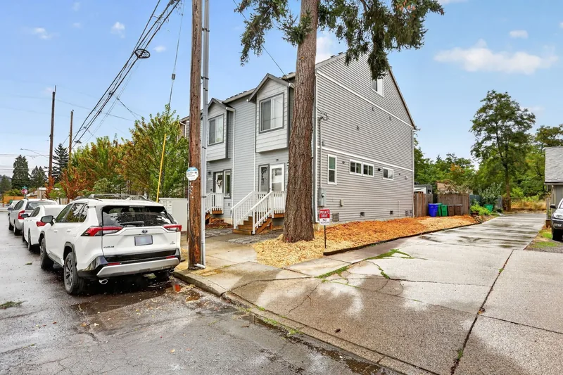 Photo 3 of 40 of Proud Ground home: 12102 SE Raymond St