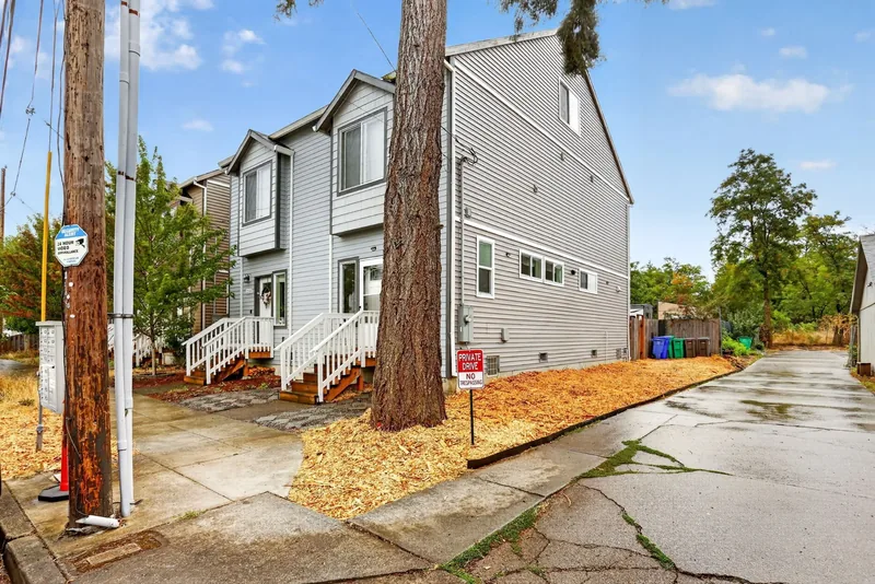 Photo 4 of 40 of Proud Ground home: 12102 SE Raymond St